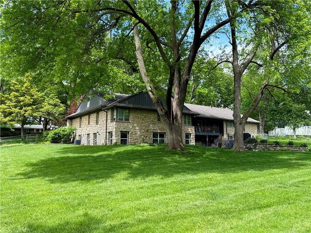 9703 Overbrook Road, Leawood, KS 66206