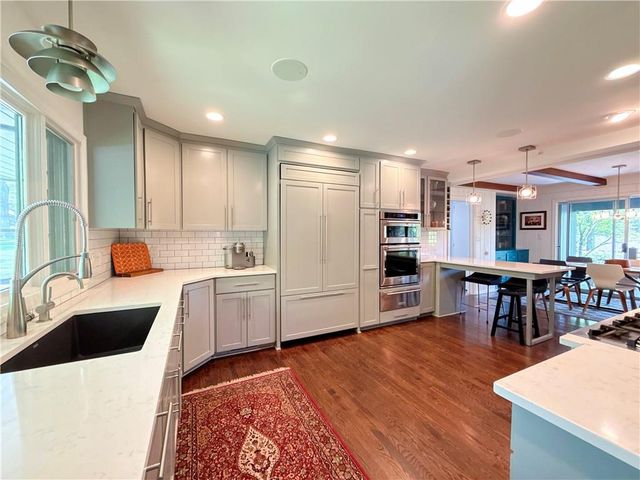 9703 Overbrook Road, Leawood, KS 66206