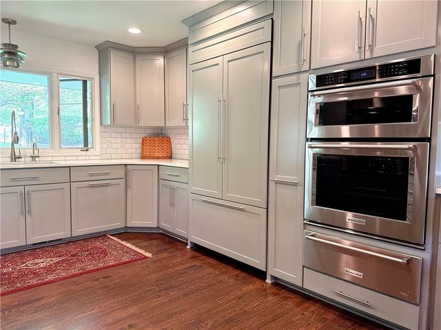 9703 Overbrook Road, Leawood, KS 66206
