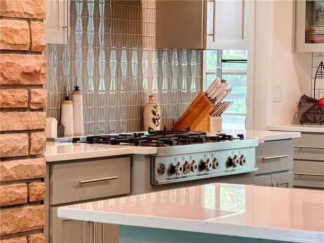9703 Overbrook Road, Leawood, KS 66206