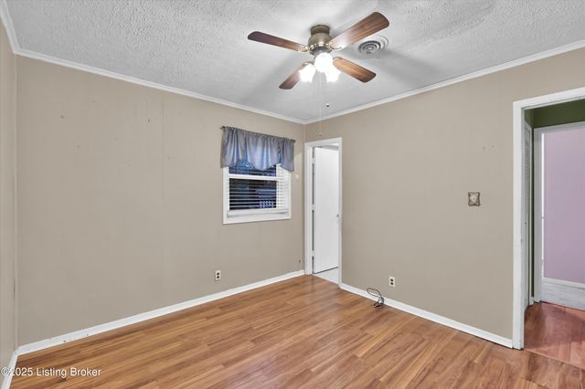 7509 Sherrard Dr, Louisville, KY 40258