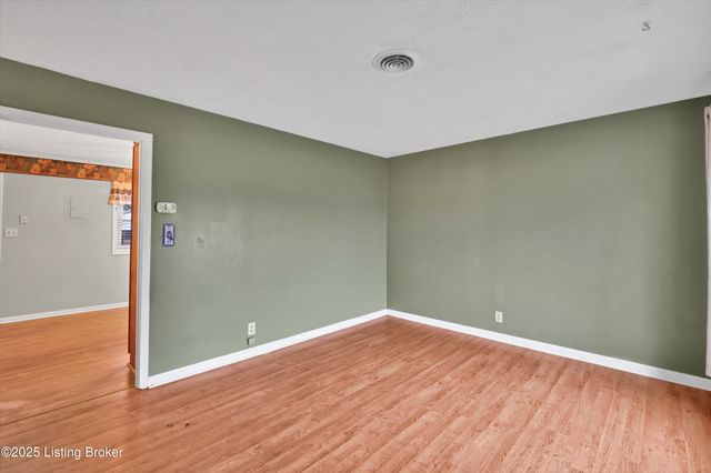 7509 Sherrard Dr, Louisville, KY 40258