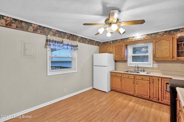 7509 Sherrard Dr, Louisville, KY 40258