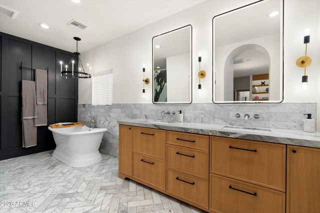 3744 E TURNEY Avenue, Phoenix, AZ 85018