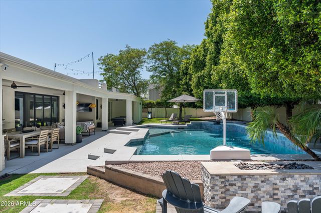 3744 E TURNEY Avenue, Phoenix, AZ 85018