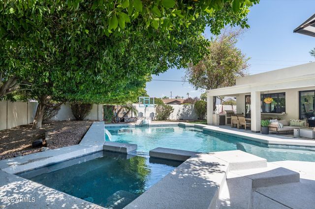 3744 E TURNEY Avenue, Phoenix, AZ 85018