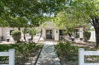 3744 E TURNEY Avenue, Phoenix, AZ 85018