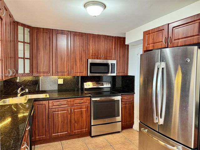 2780 NE 183rd St 2012, Aventura, FL 33160