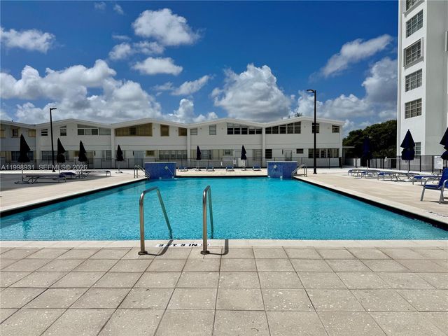 2780 NE 183rd St 2012, Aventura, FL 33160