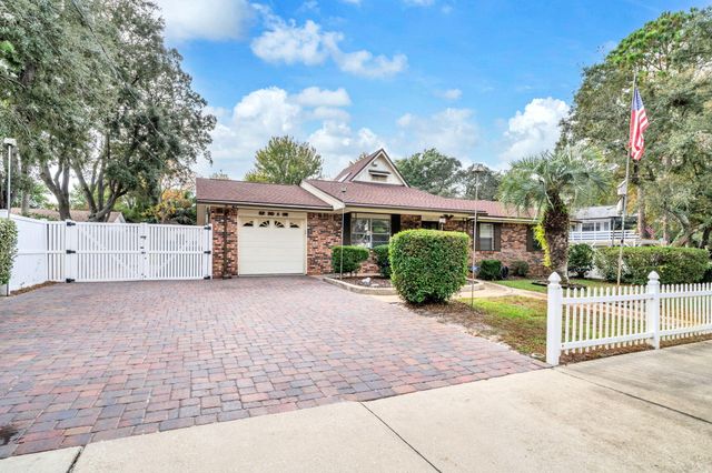 504 Kelly Street, Destin, FL 32541