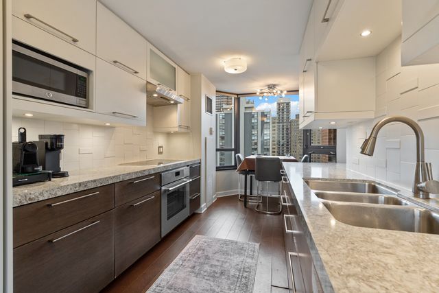 1410 N State Street 15A, Chicago, IL 60610