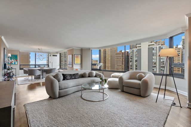 1410 N State Street 15A, Chicago, IL 60610
