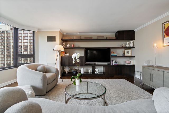 1410 N State Street 15A, Chicago, IL 60610