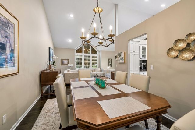 3090 Saint Albans Hollow Circle, Minnetonka, MN 55305
