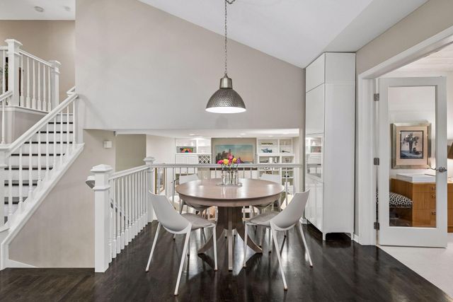 3090 Saint Albans Hollow Circle, Minnetonka, MN 55305
