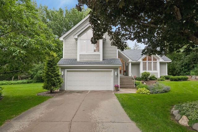 3090 Saint Albans Hollow Circle, Minnetonka, MN 55305