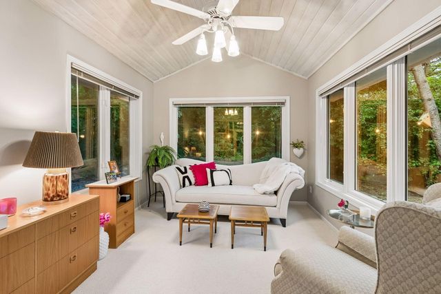 3090 Saint Albans Hollow Circle, Minnetonka, MN 55305