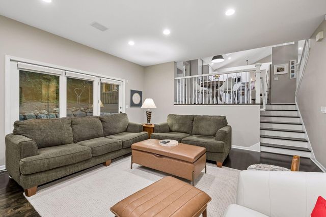3090 Saint Albans Hollow Circle, Minnetonka, MN 55305