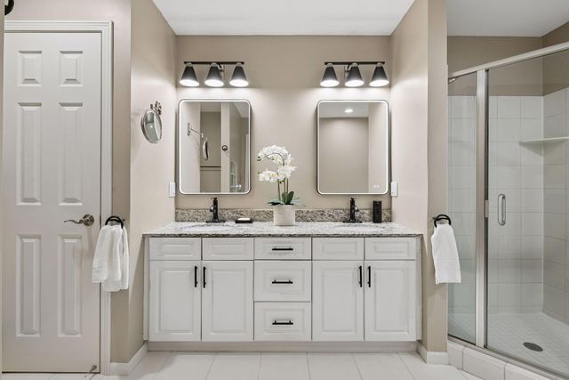 3090 Saint Albans Hollow Circle, Minnetonka, MN 55305