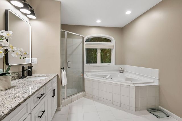 3090 Saint Albans Hollow Circle, Minnetonka, MN 55305