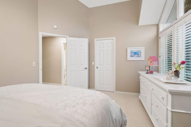 3090 Saint Albans Hollow Circle, Minnetonka, MN 55305
