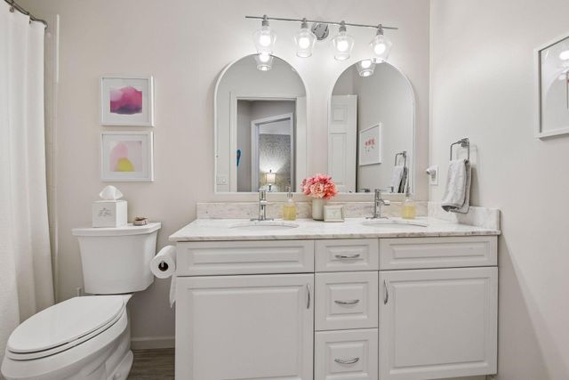 3090 Saint Albans Hollow Circle, Minnetonka, MN 55305