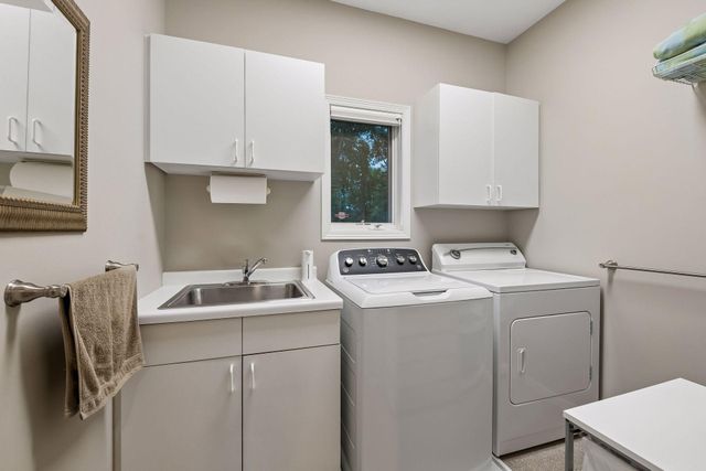 3090 Saint Albans Hollow Circle, Minnetonka, MN 55305