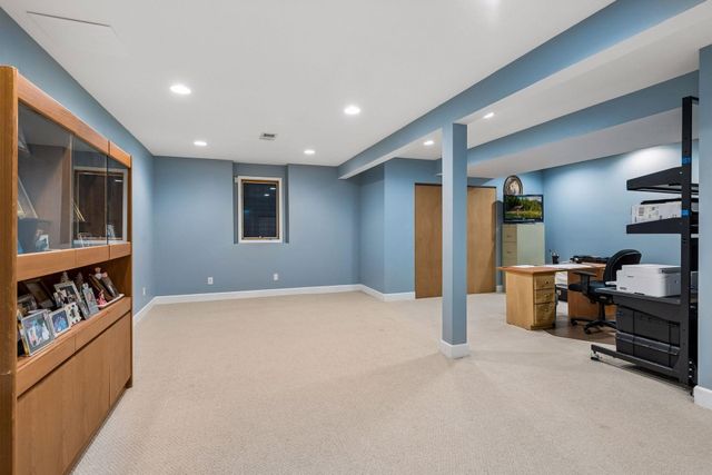 3090 Saint Albans Hollow Circle, Minnetonka, MN 55305