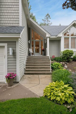 3090 Saint Albans Hollow Circle, Minnetonka, MN 55305
