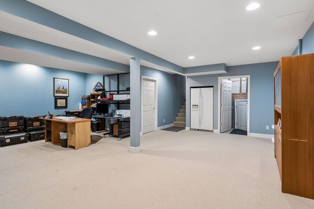 3090 Saint Albans Hollow Circle, Minnetonka, MN 55305