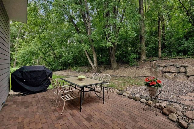 3090 Saint Albans Hollow Circle, Minnetonka, MN 55305