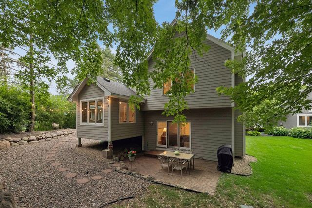 3090 Saint Albans Hollow Circle, Minnetonka, MN 55305