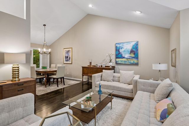 3090 Saint Albans Hollow Circle, Minnetonka, MN 55305