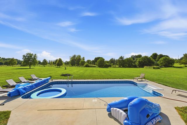 15115 Home Court, Ashville, OH 43103