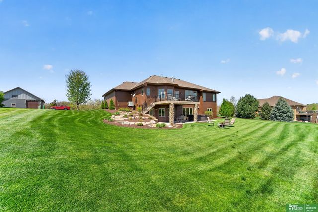 827 Wedgewood Court, Plattsmouth, NE 68048