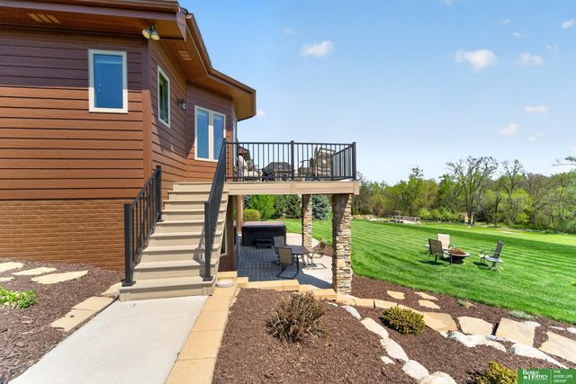 827 Wedgewood Court, Plattsmouth, NE 68048