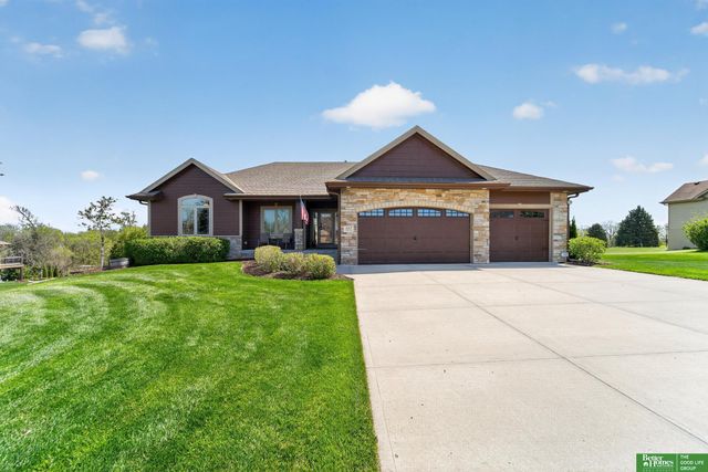 827 Wedgewood Court, Plattsmouth, NE 68048