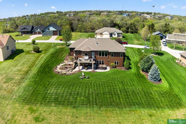 827 Wedgewood Court, Plattsmouth, NE 68048