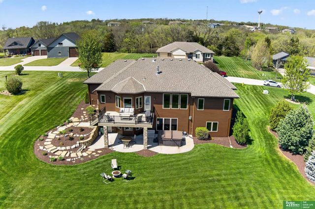 827 Wedgewood Court, Plattsmouth, NE 68048
