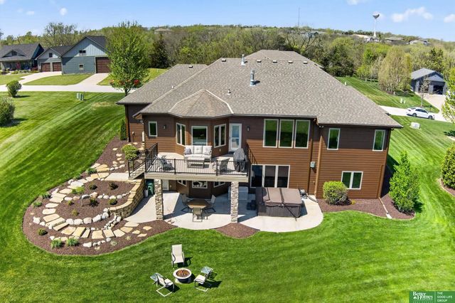 827 Wedgewood Court, Plattsmouth, NE 68048