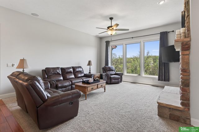 827 Wedgewood Court, Plattsmouth, NE 68048
