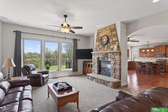 827 Wedgewood Court, Plattsmouth, NE 68048