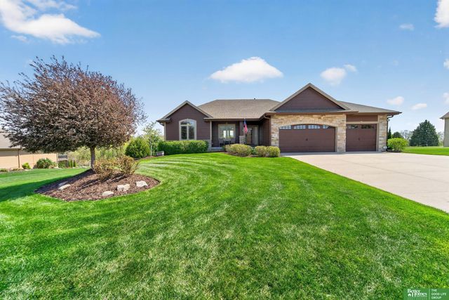 827 Wedgewood Court, Plattsmouth, NE 68048