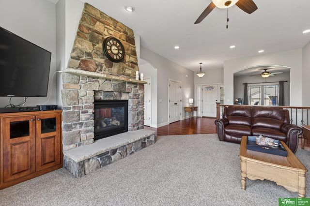 827 Wedgewood Court, Plattsmouth, NE 68048