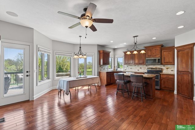 827 Wedgewood Court, Plattsmouth, NE 68048