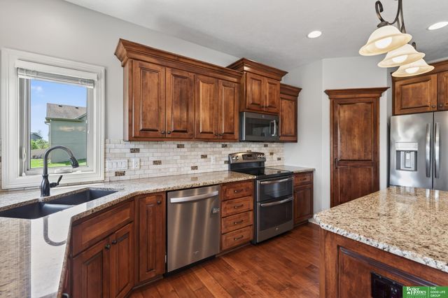 827 Wedgewood Court, Plattsmouth, NE 68048