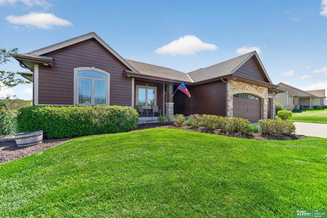 827 Wedgewood Court, Plattsmouth, NE 68048