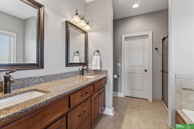 827 Wedgewood Court, Plattsmouth, NE 68048