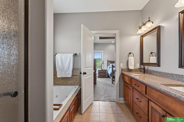 827 Wedgewood Court, Plattsmouth, NE 68048