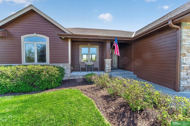 827 Wedgewood Court, Plattsmouth, NE 68048